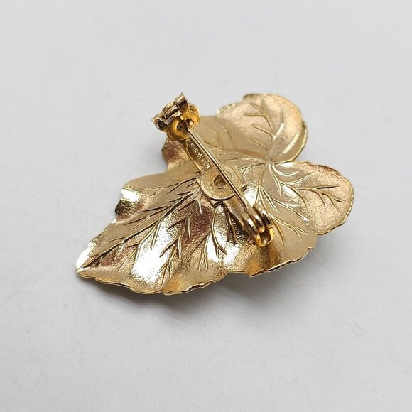 Sarah Coventry Gold Tone Leaf Brooches With Faux Pearl Accent - Picture 7 of 8